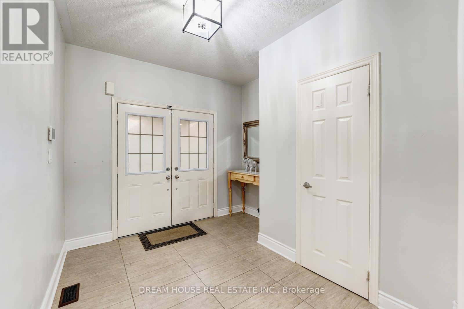 353 MICHENER PLACE — Milton (HA Harrison), Ontario - Photo 3 of 42