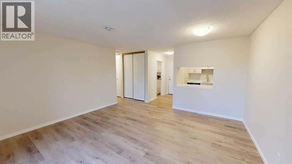 108, 405 Columbia Boulevard W — Lethbridge, Alberta - Photo 2 of 15