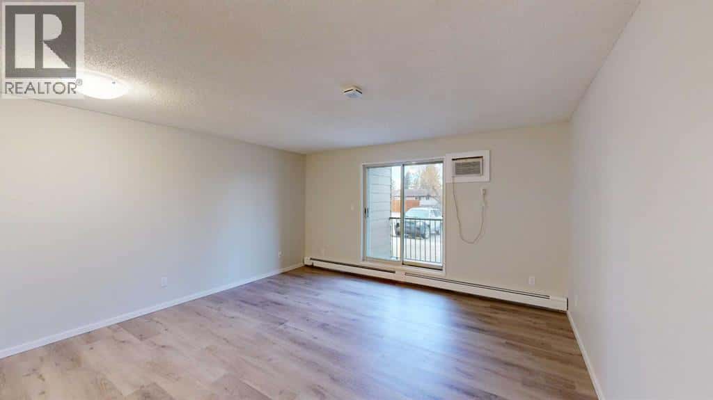 108, 405 Columbia Boulevard W — Lethbridge, Alberta - Photo 4 of 15