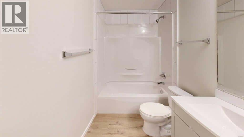 108, 405 Columbia Boulevard W — Lethbridge, Alberta - Photo 5 of 15