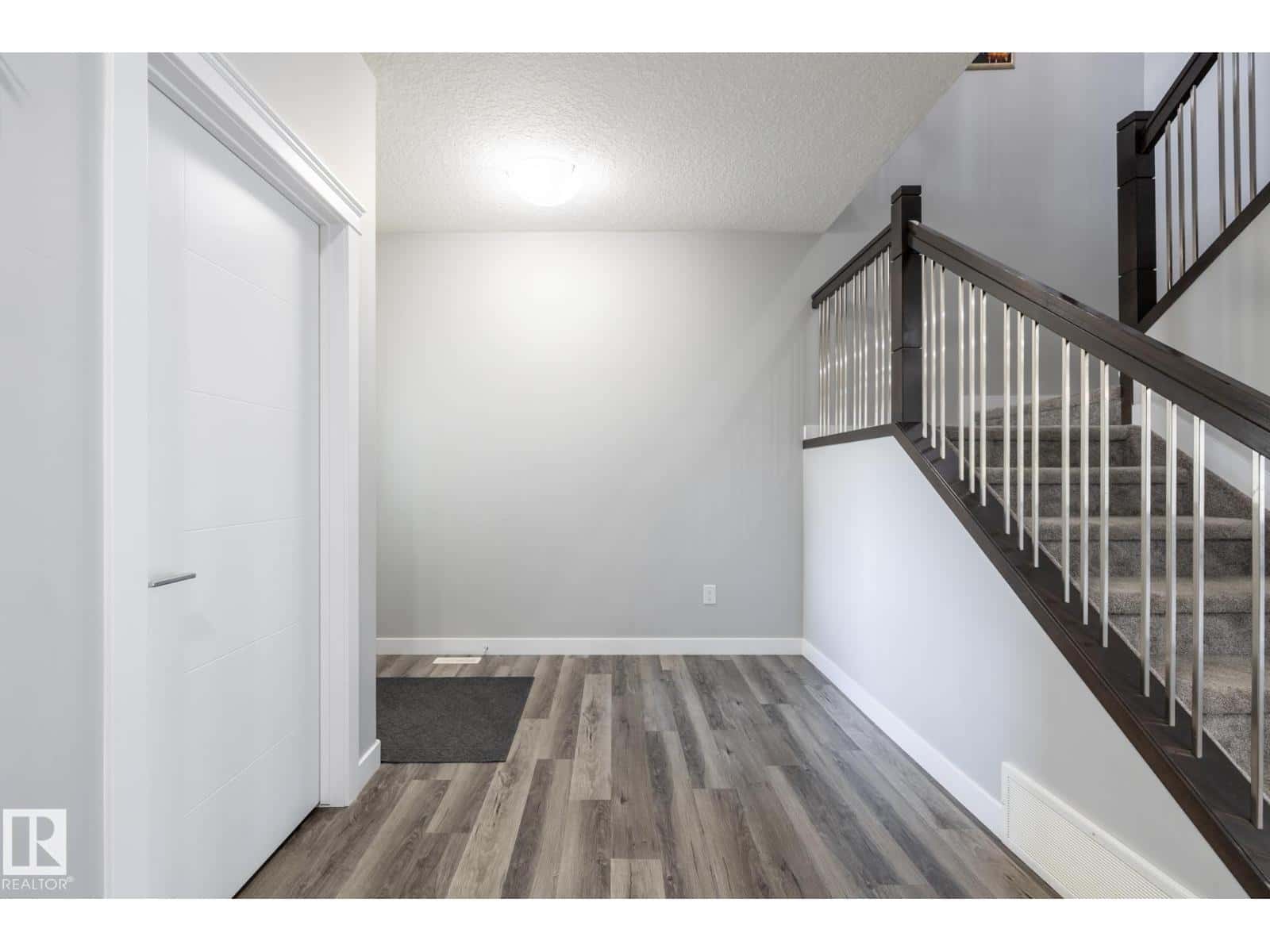 9327 COOPER BEND BN SW — Edmonton, Alberta - Photo 4 of 57