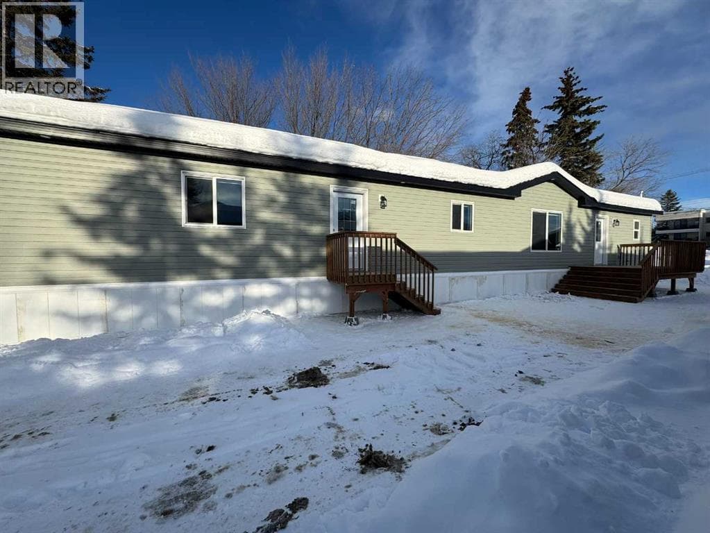 816 5th Avenue — Beaverlodge, Alberta - Main photo