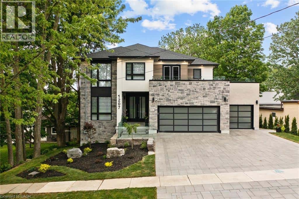 1207 QUEEN Street North