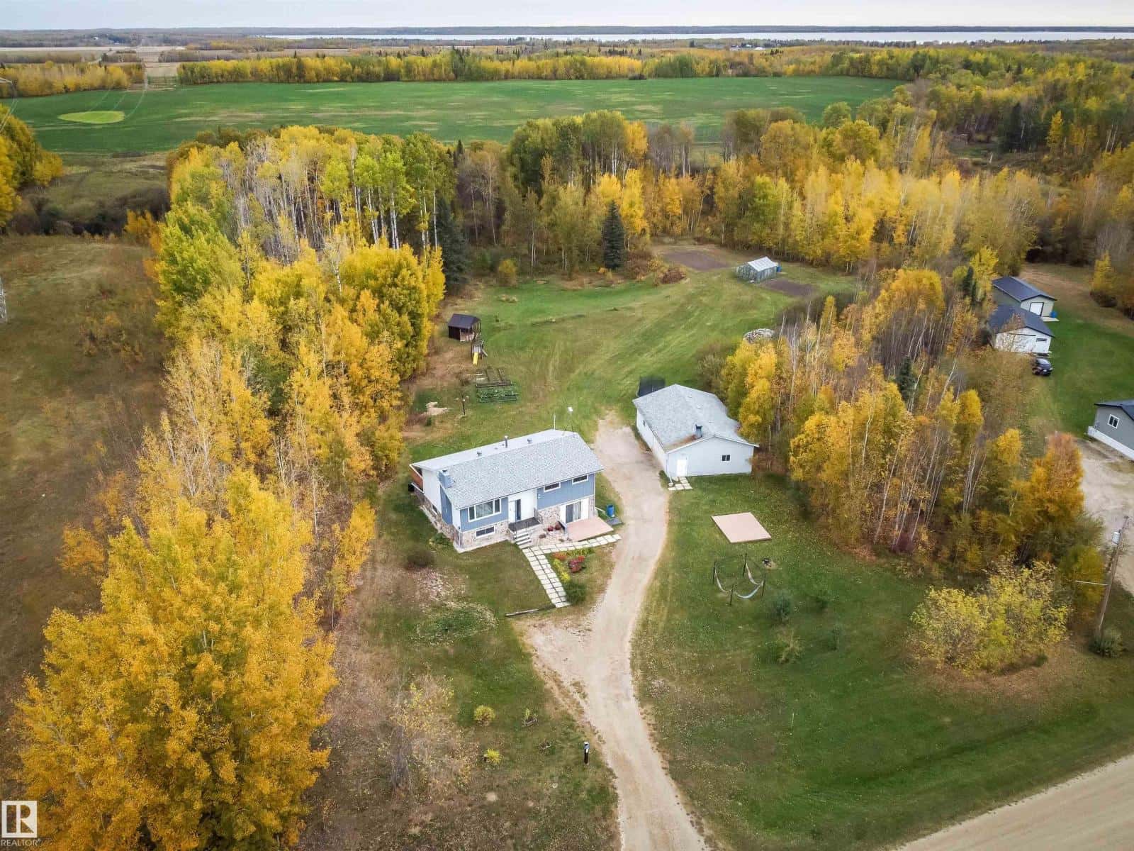 4, 54227 RGE ROAD 41 — Rural Lac Ste. Anne County, Alberta - Photo 5 of 61