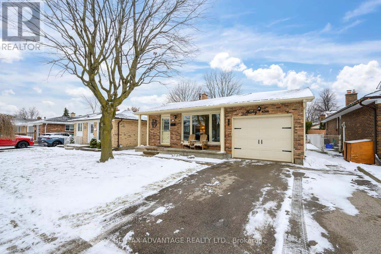 39 LYSANDA AVENUE — London South (South T), Ontario - Photo 2 of 41