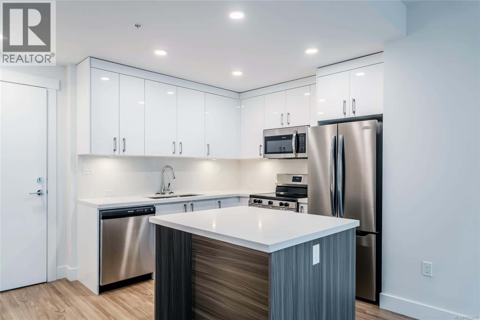 407 6320 Sentinal Dr — Nanaimo, British Columbia - Photo 3 of 21