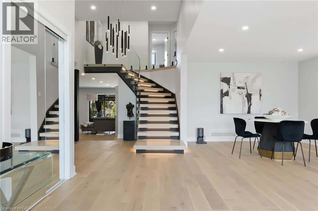 17 CLEARVIEW Drive — Hamilton, Ontario - Photo 3 of 43