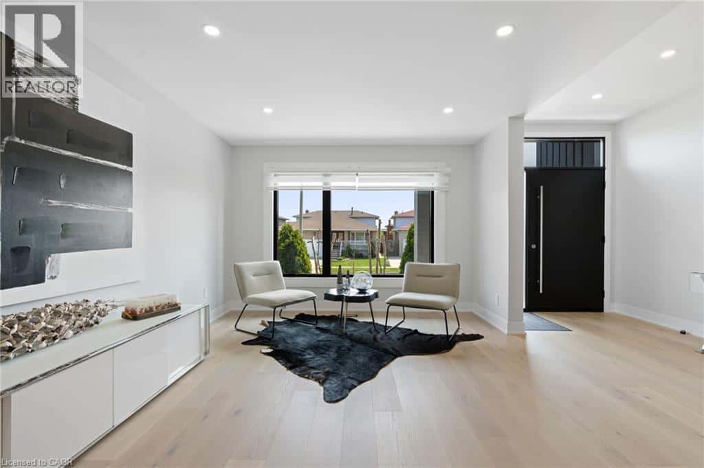 17 CLEARVIEW Drive — Hamilton, Ontario - Photo 4 of 43