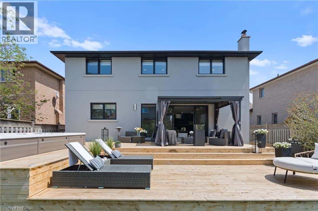 17 CLEARVIEW Drive — Hamilton, Ontario - Photo 2 of 43