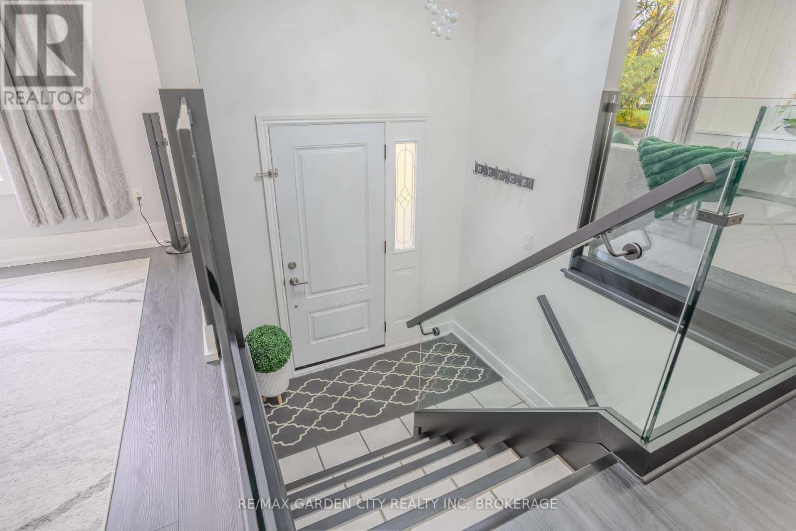 53 BRANT AVENUE — Welland (N. Welland), Ontario - Photo 4 of 38