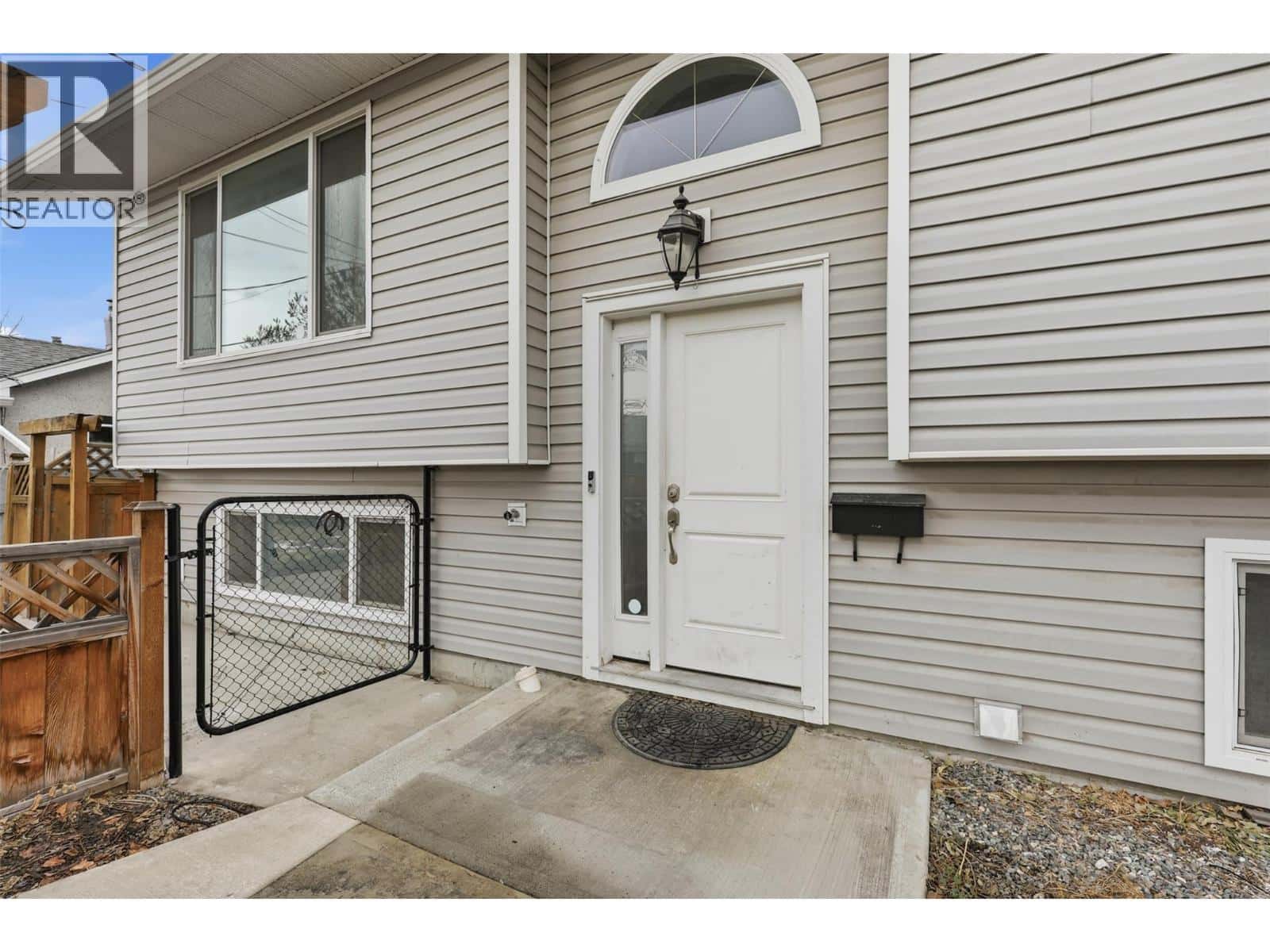 356 MCGOWAN Avenue — Kamloops, British Columbia - Photo 5 of 55