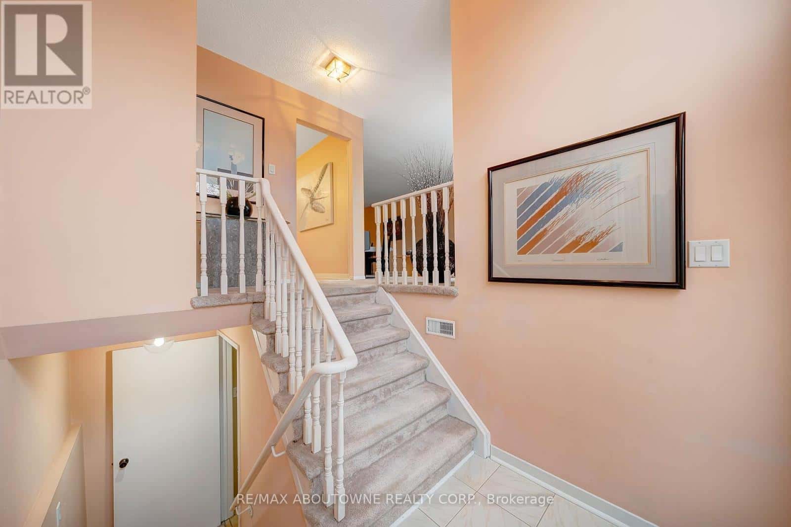 38 PHILOSOPHER'S TRAIL — Brampton (Northgate), Ontario - Photo 2 of 38