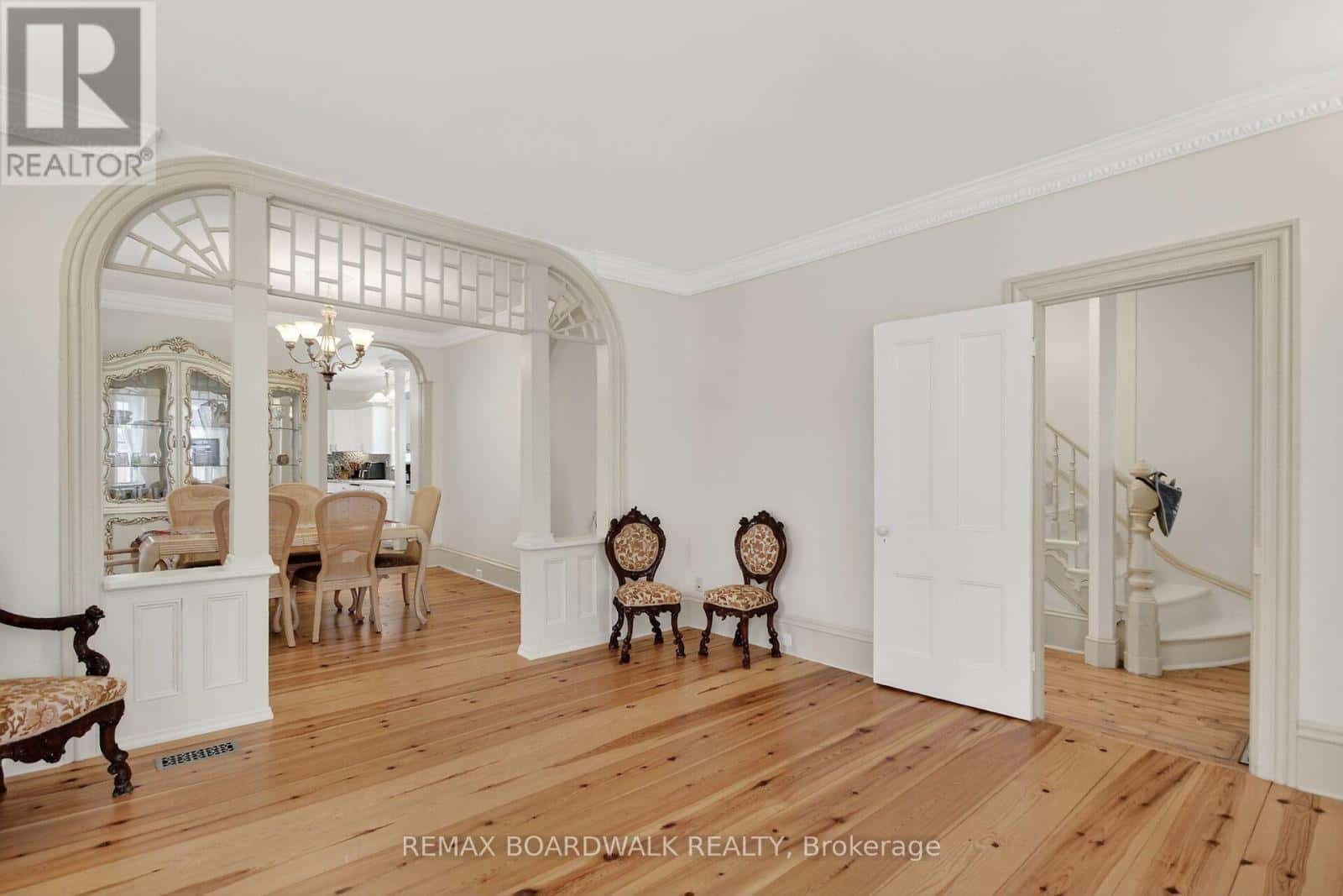 11 ALFRED STREET — Smiths Falls, Ontario - Photo 5 of 26