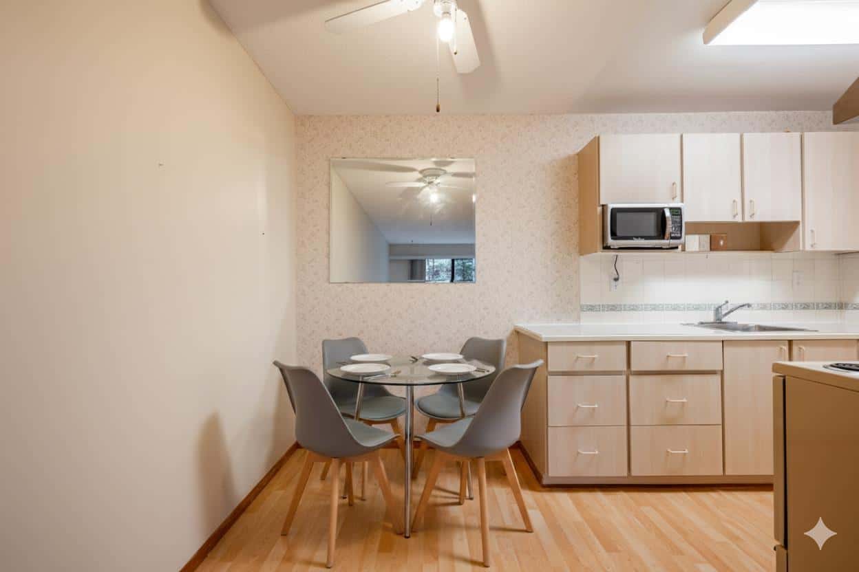 208 15020 NORTH BLUFF ROAD — White Rock, British Columbia - Photo 3 of 26