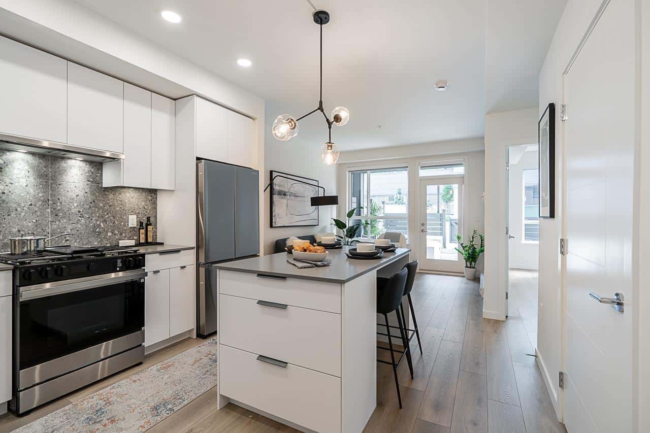 402 7936 206 STREET — Langdale, British Columbia - Photo 5 of 24