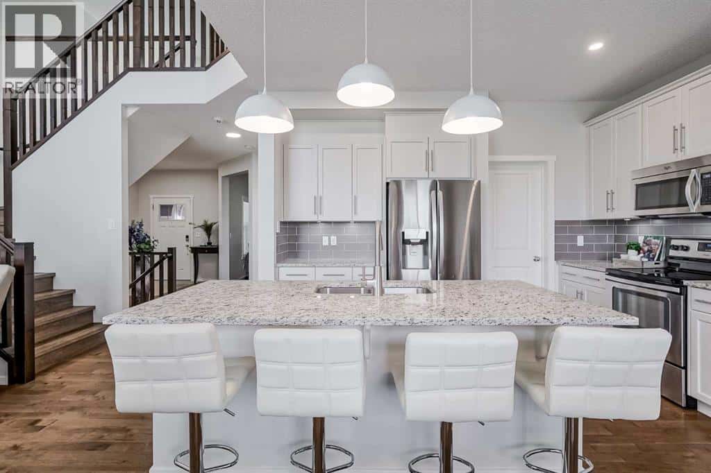 225 Kingsmere Cove SE — Airdrie, Alberta - Photo 5 of 48