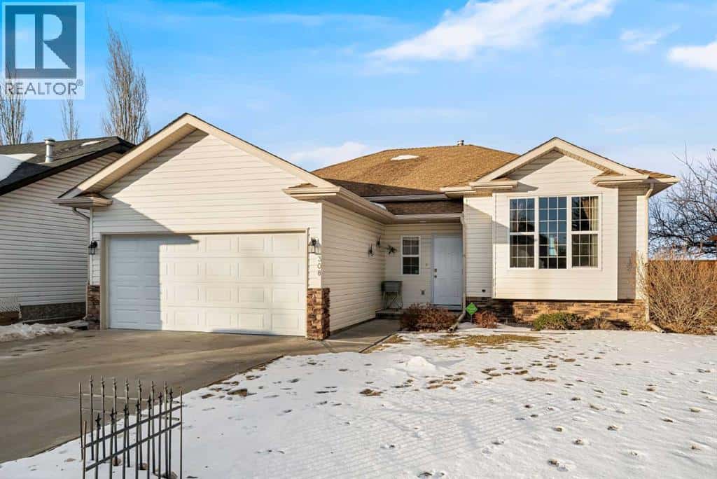 308 Highwood Village Place NW — High River, Alberta - Photo 2 of 50