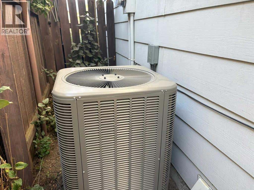 40 Cayuga Crescent W — Lethbridge, Alberta - Photo 5 of 19