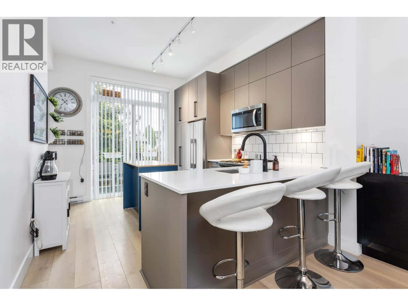 3 19696 HAMMOND ROAD — Pitt Meadows, British Columbia - Photo 3 of 30