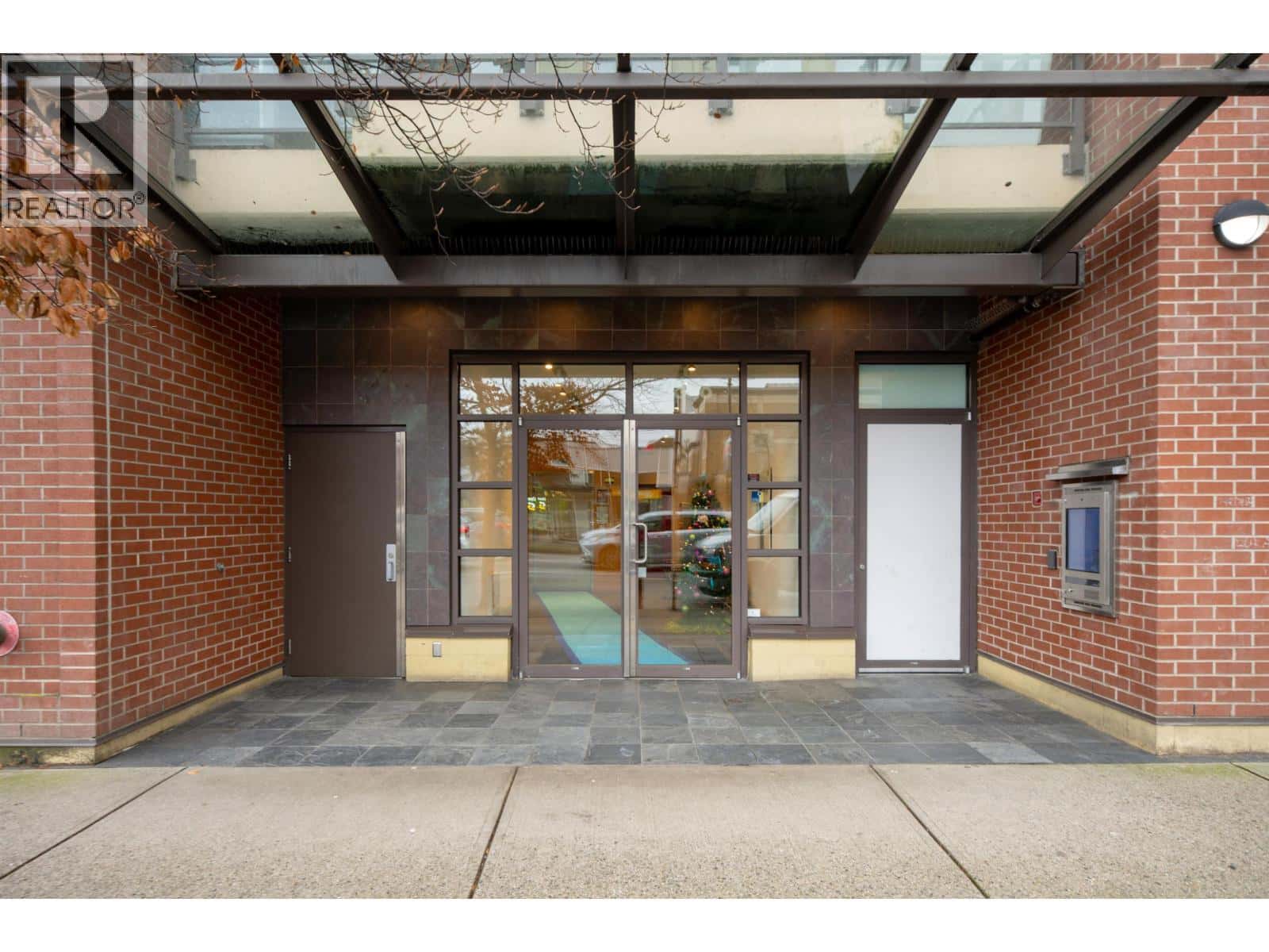 410 2828 MAIN STREET — Vancouver, British Columbia - Photo 3 of 20