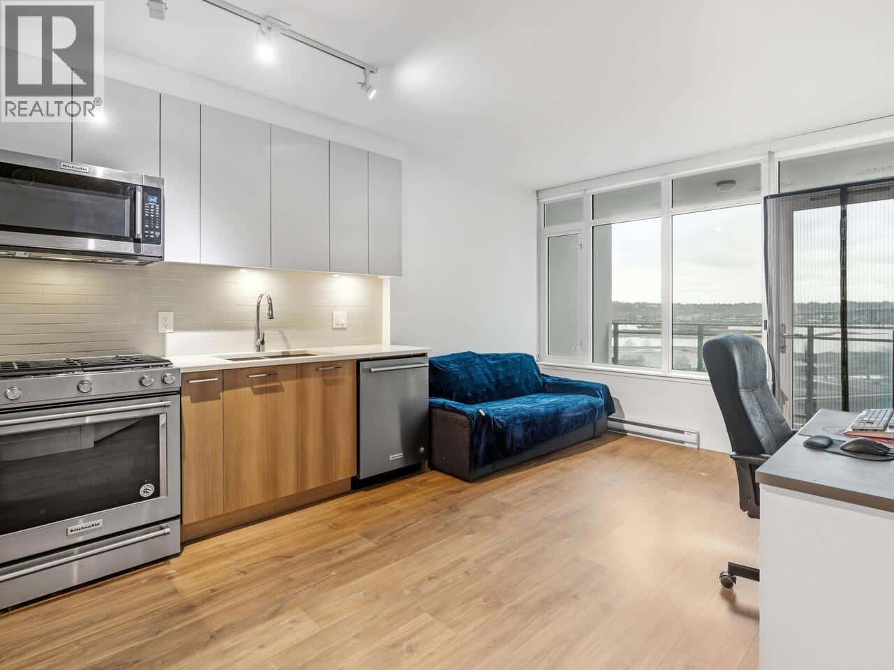 501 258 NELSON'S COURT — New Westminster, British Columbia - Photo 3 of 30