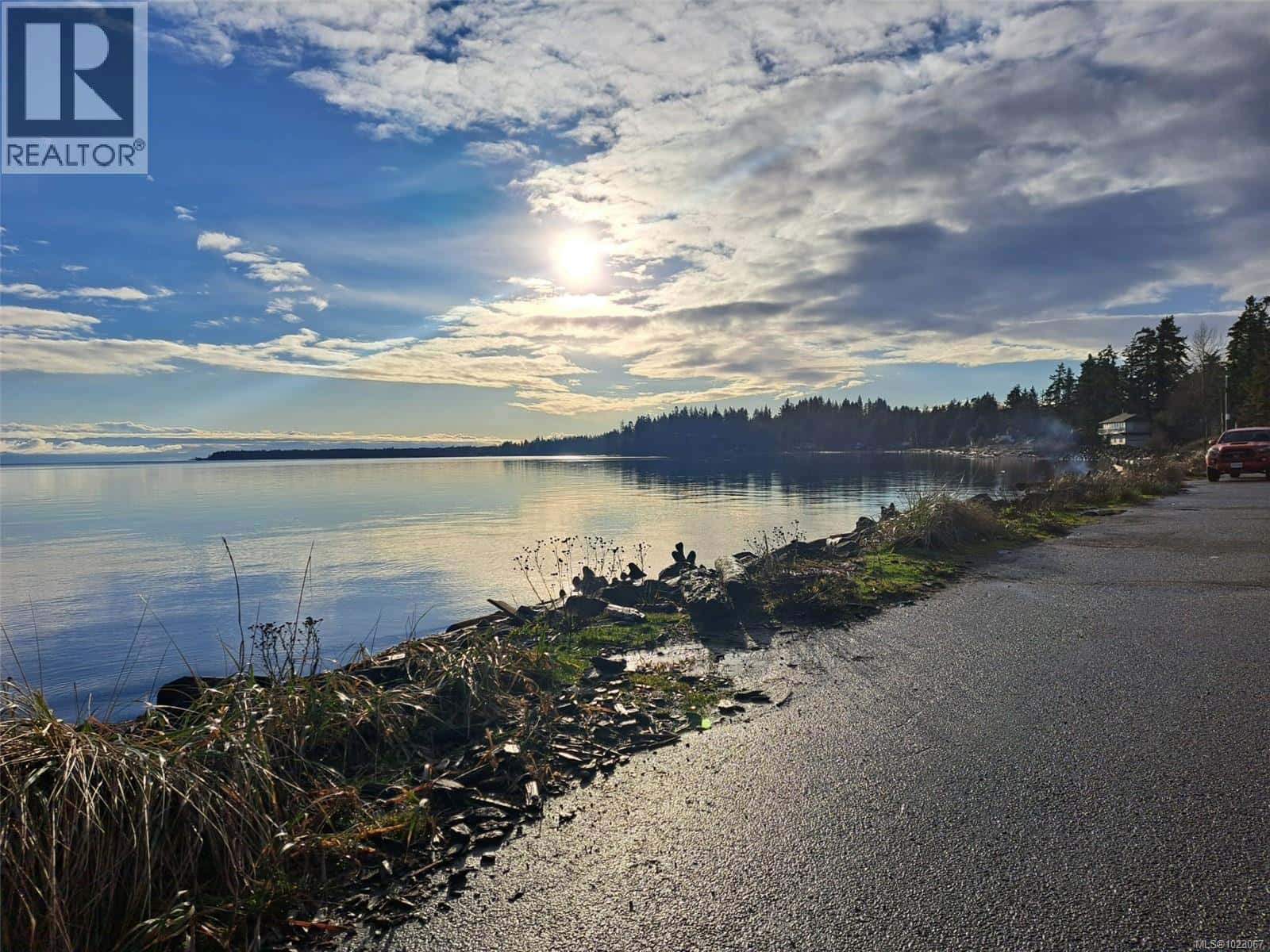 93 Lynnwood Rd — Campbell River, British Columbia - Photo 2 of 23