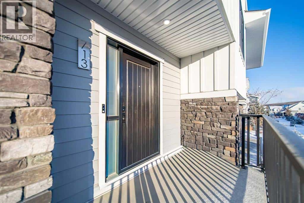 713 Crestridge Common SW — Calgary, Alberta - Photo 2 of 31