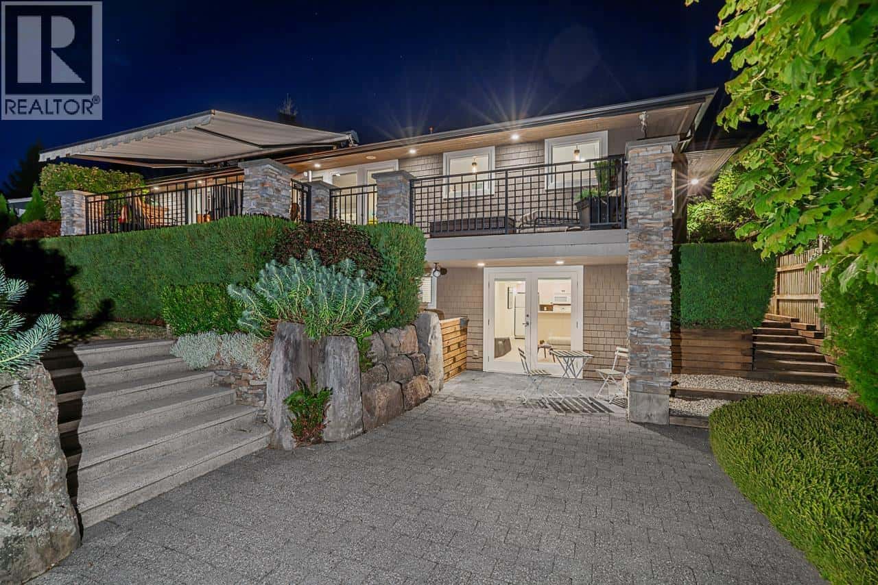 1425 PALMERSTON AVENUE — West Vancouver, British Columbia - Photo 2 of 38