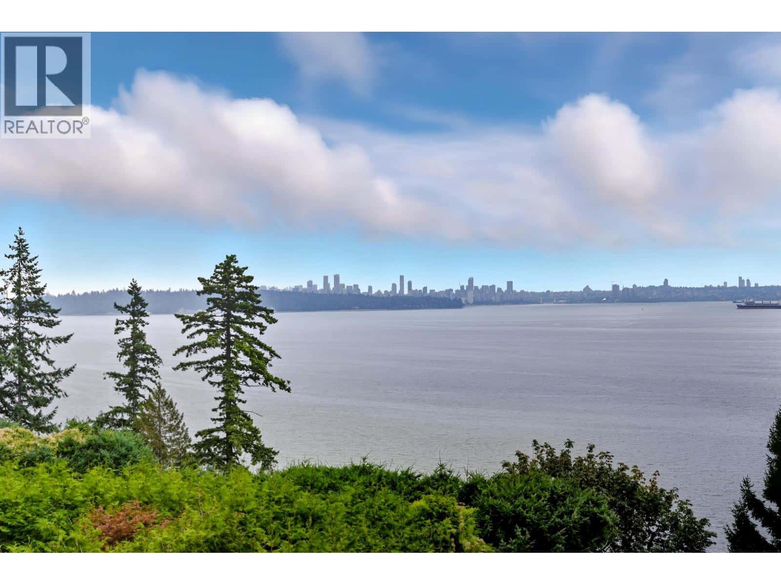 3654 CREERY AVENUE — West Vancouver, British Columbia - Photo 2 of 33