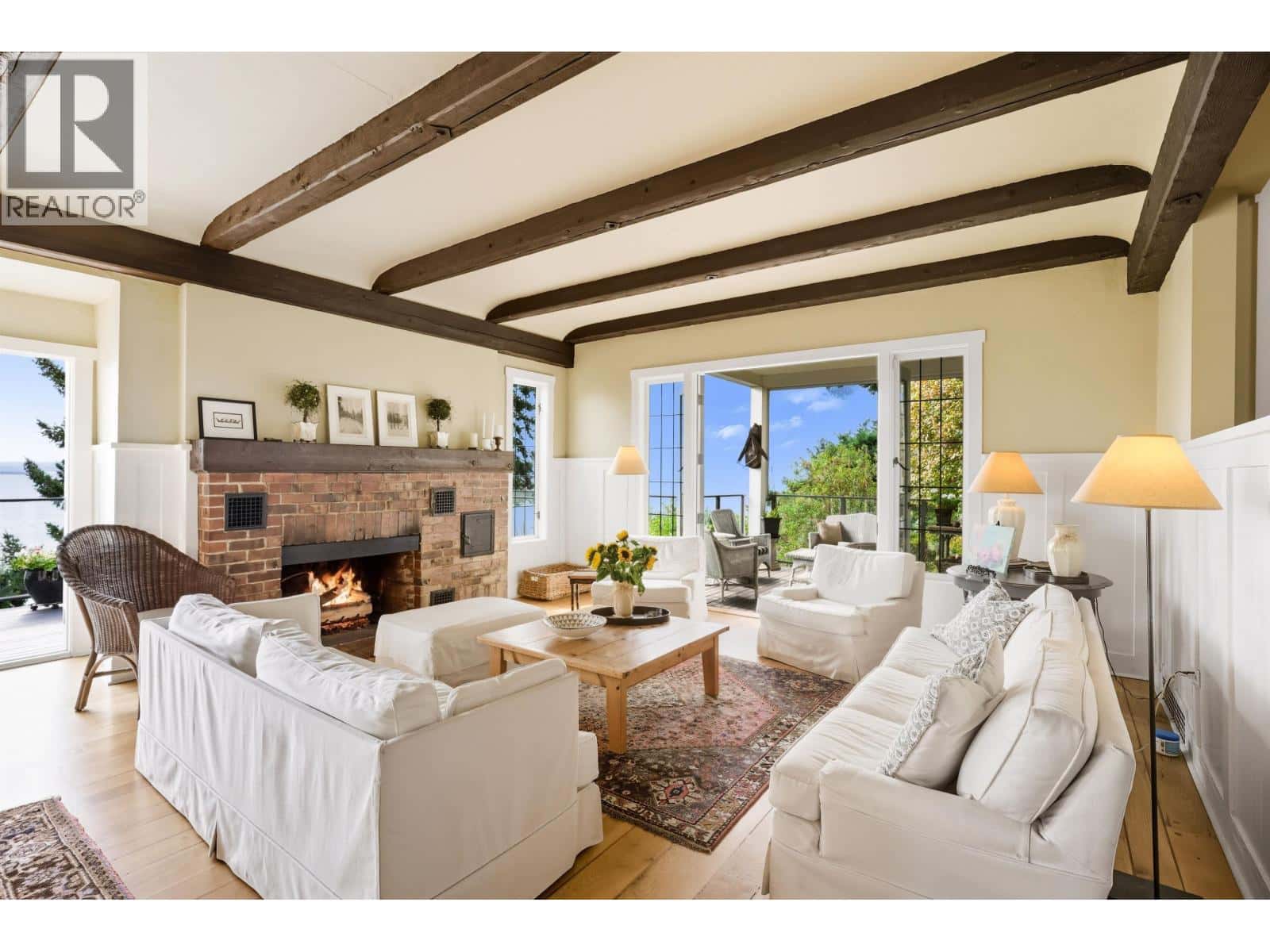 3654 CREERY AVENUE — West Vancouver, British Columbia - Photo 5 of 33