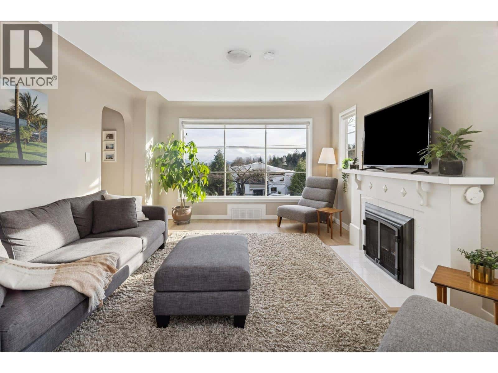 506 TEMPE CRESCENT — North Vancouver, British Columbia - Photo 2 of 37