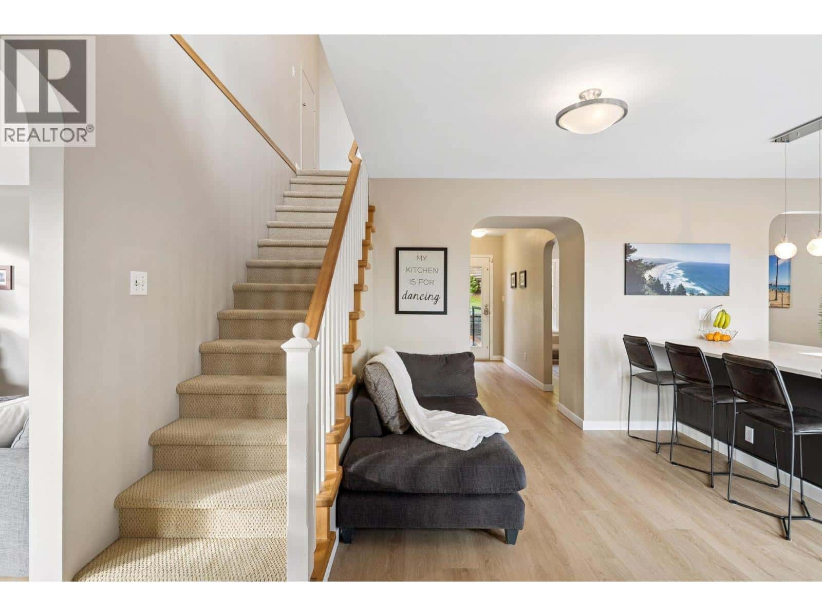 506 TEMPE CRESCENT — North Vancouver, British Columbia - Photo 5 of 37