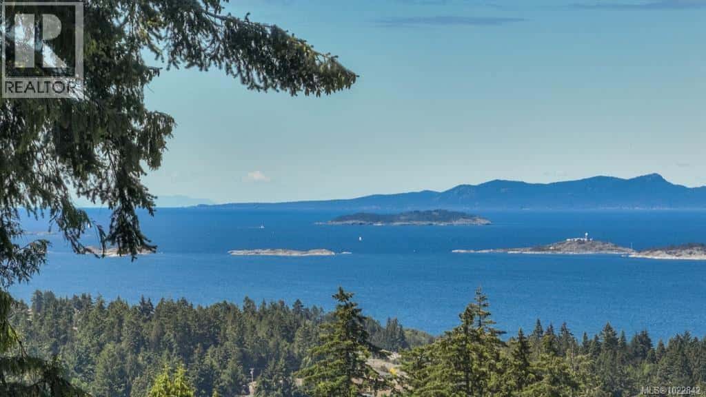 5650 Alder Way — Nanaimo, British Columbia - Photo 2 of 53