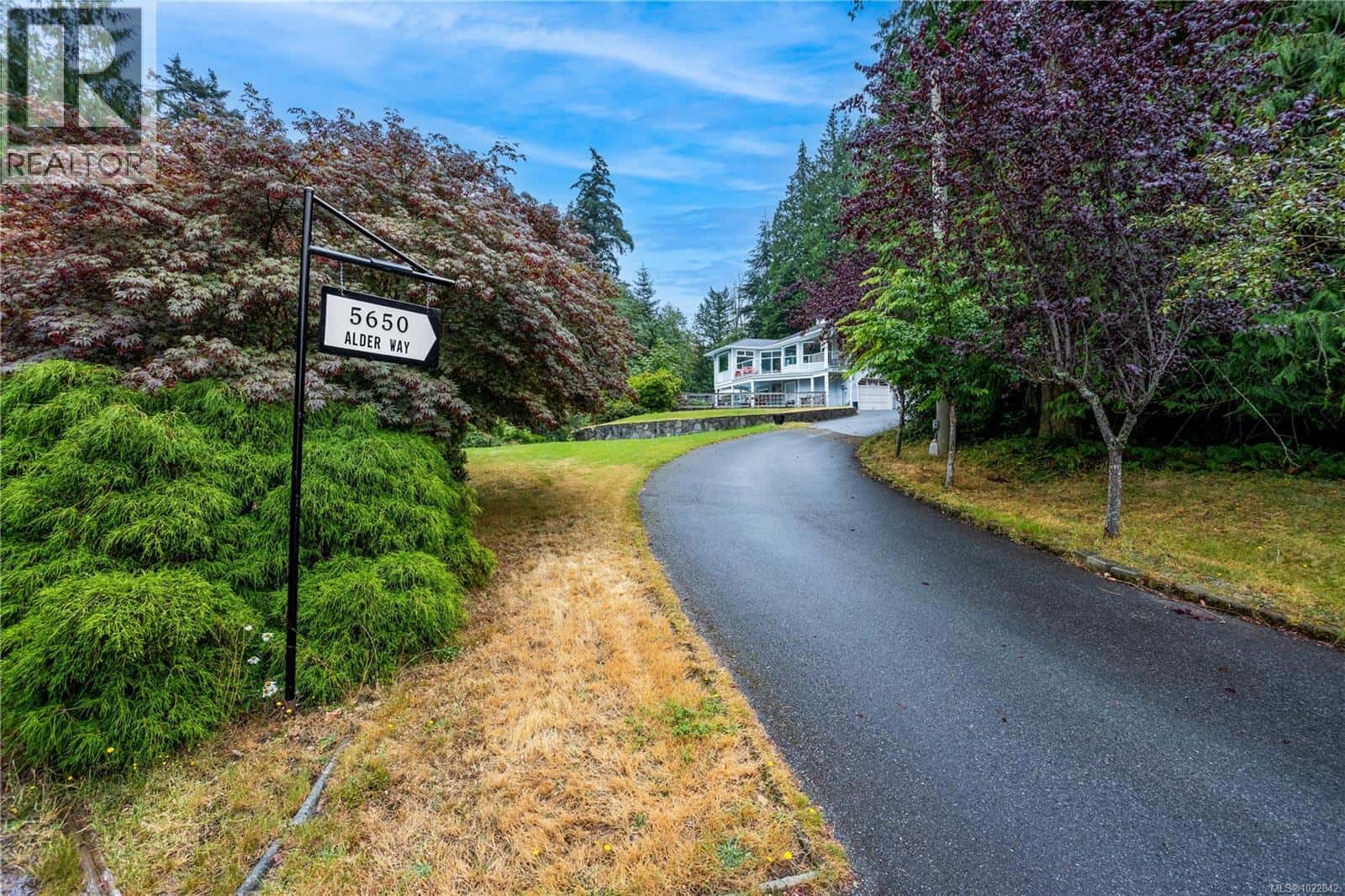 5650 Alder Way — Nanaimo, British Columbia - Photo 4 of 53