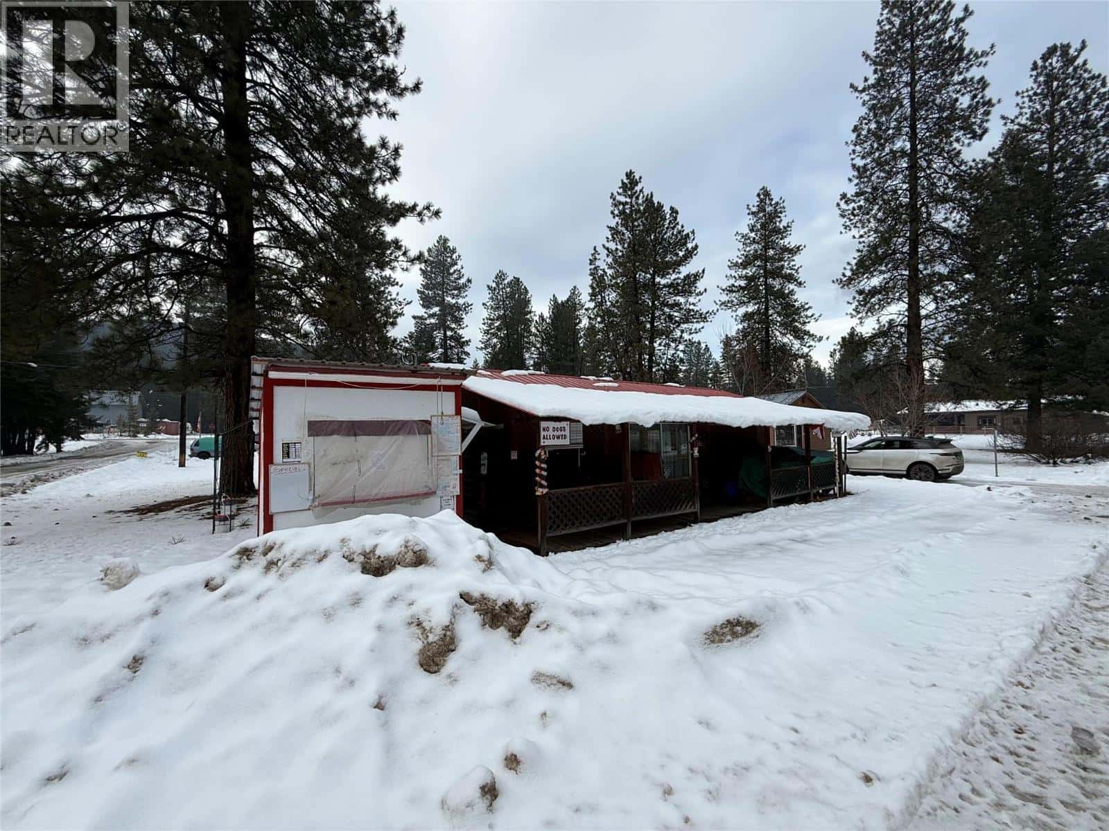 5861 33 Highway — Beaverdell, British Columbia - Photo 5 of 13