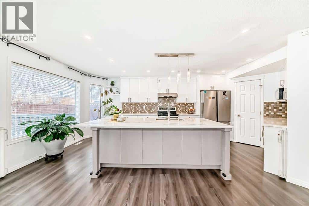 71 Millrise Square SW — Calgary, Alberta - Photo 4 of 35