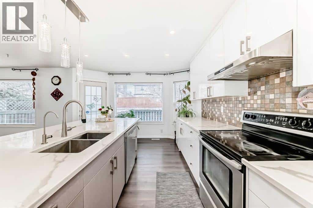 71 Millrise Square SW — Calgary, Alberta - Photo 5 of 35