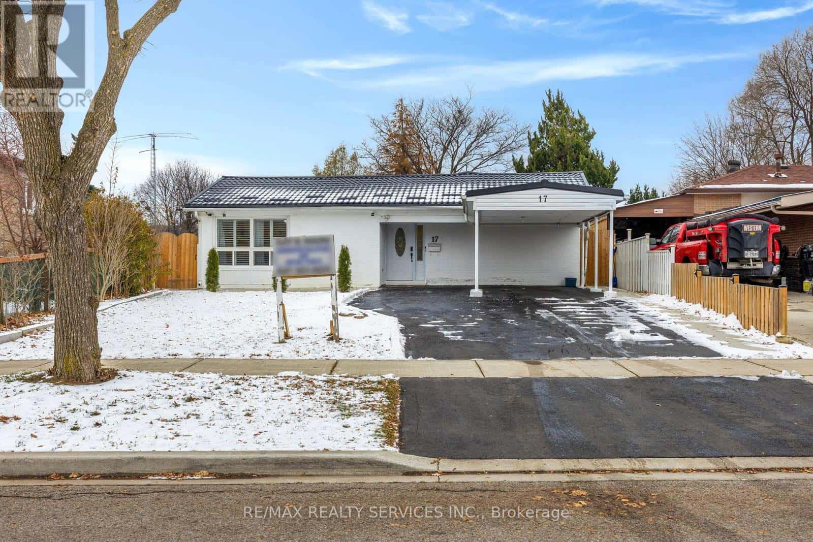 17 AVENING DRIVE — Toronto (West Humber-Clairville), Ontario - Photo 2 of 32