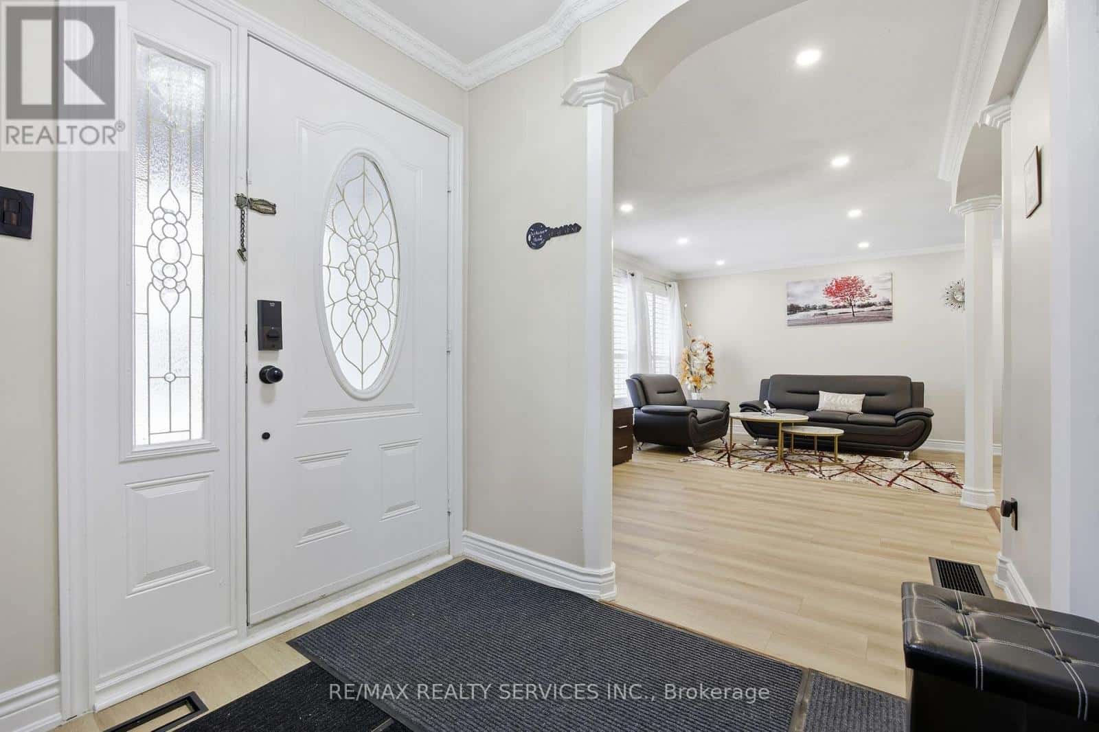 17 AVENING DRIVE — Toronto (West Humber-Clairville), Ontario - Photo 3 of 32