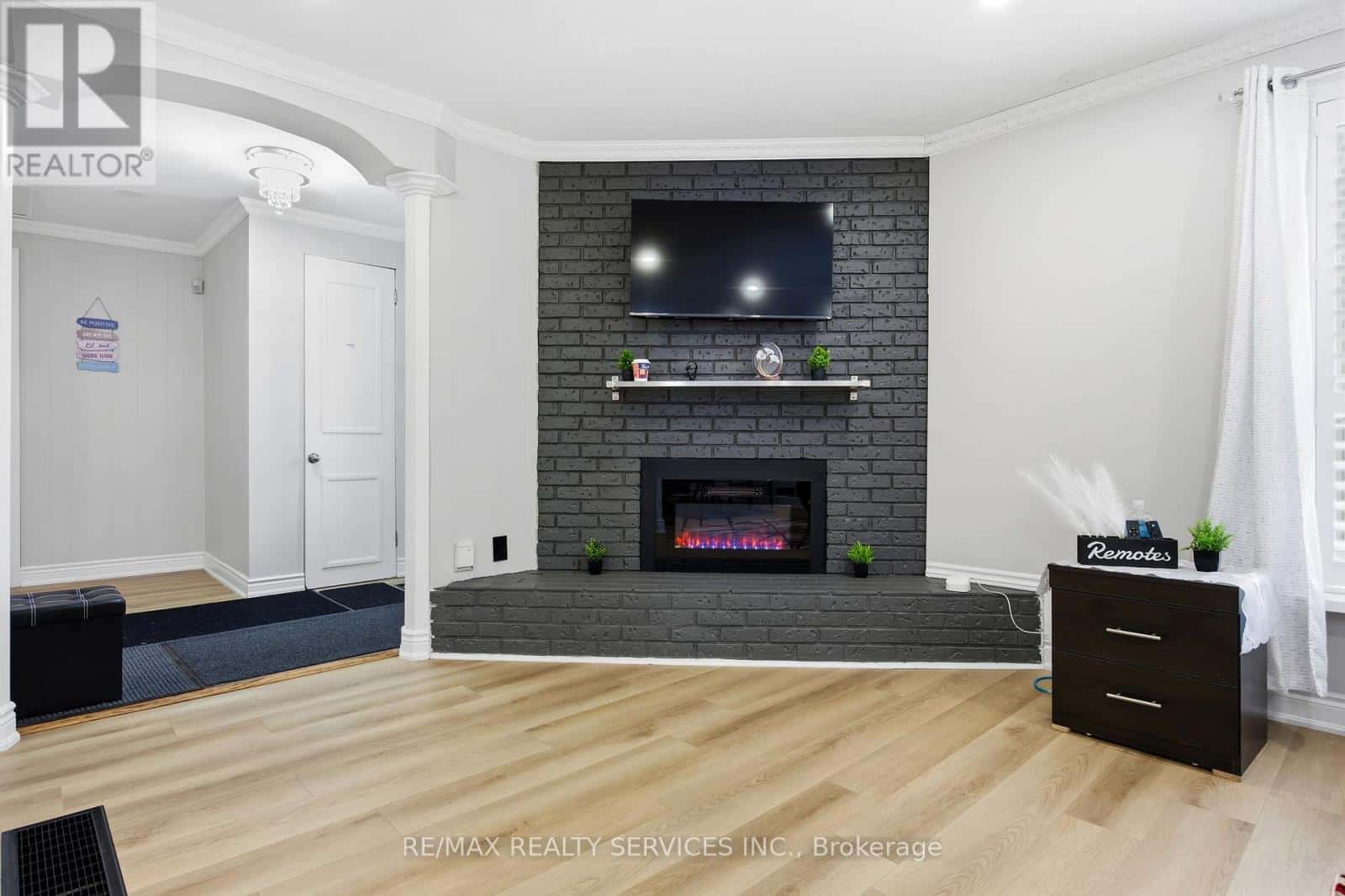 17 AVENING DRIVE — Toronto (West Humber-Clairville), Ontario - Photo 4 of 32