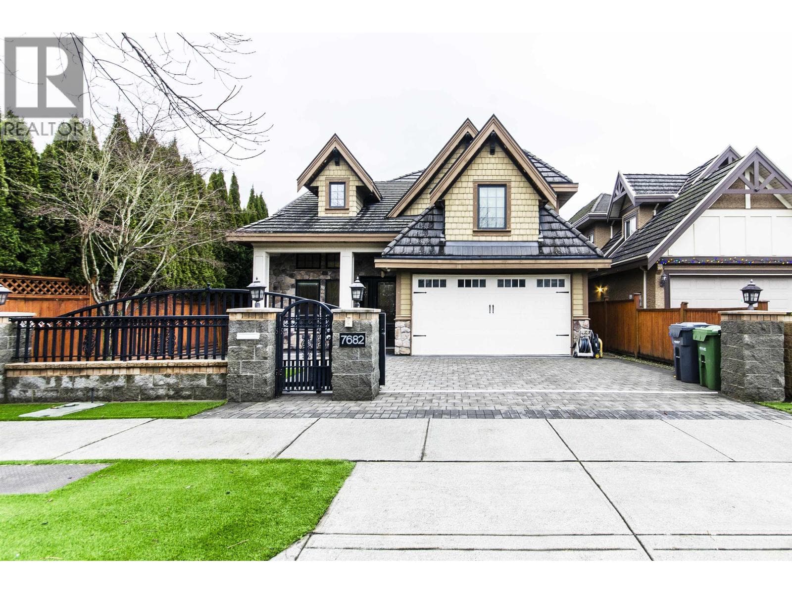 7682 ARMSTRONG STREET — Richmond, British Columbia - Main photo