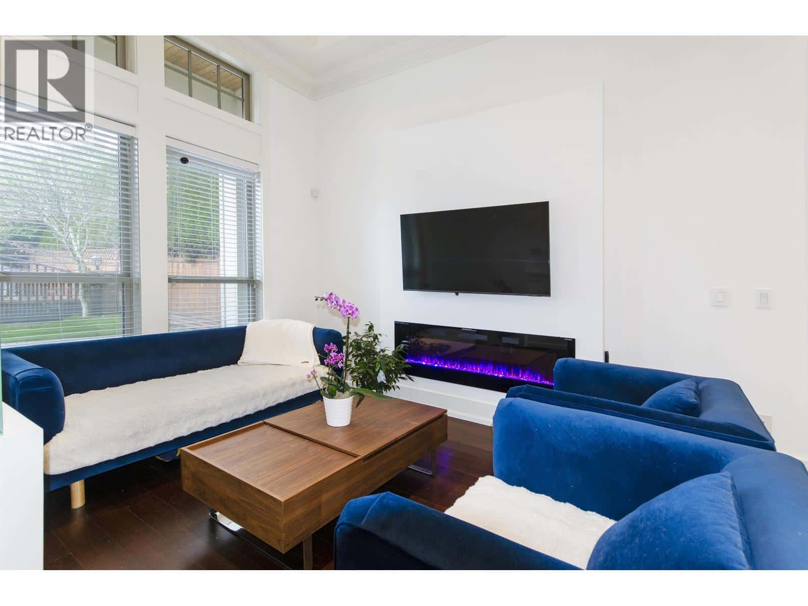 7682 ARMSTRONG STREET — Richmond, British Columbia - Photo 3 of 27