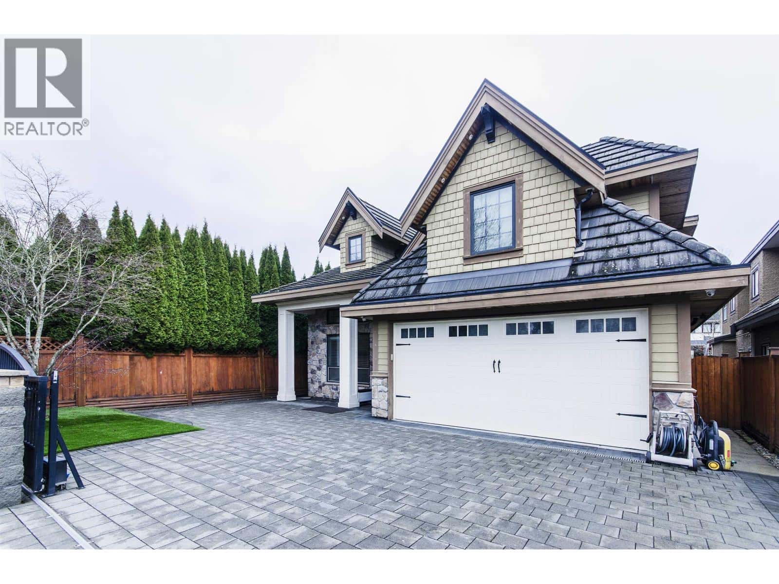 7682 ARMSTRONG STREET — Richmond, British Columbia - Photo 2 of 27