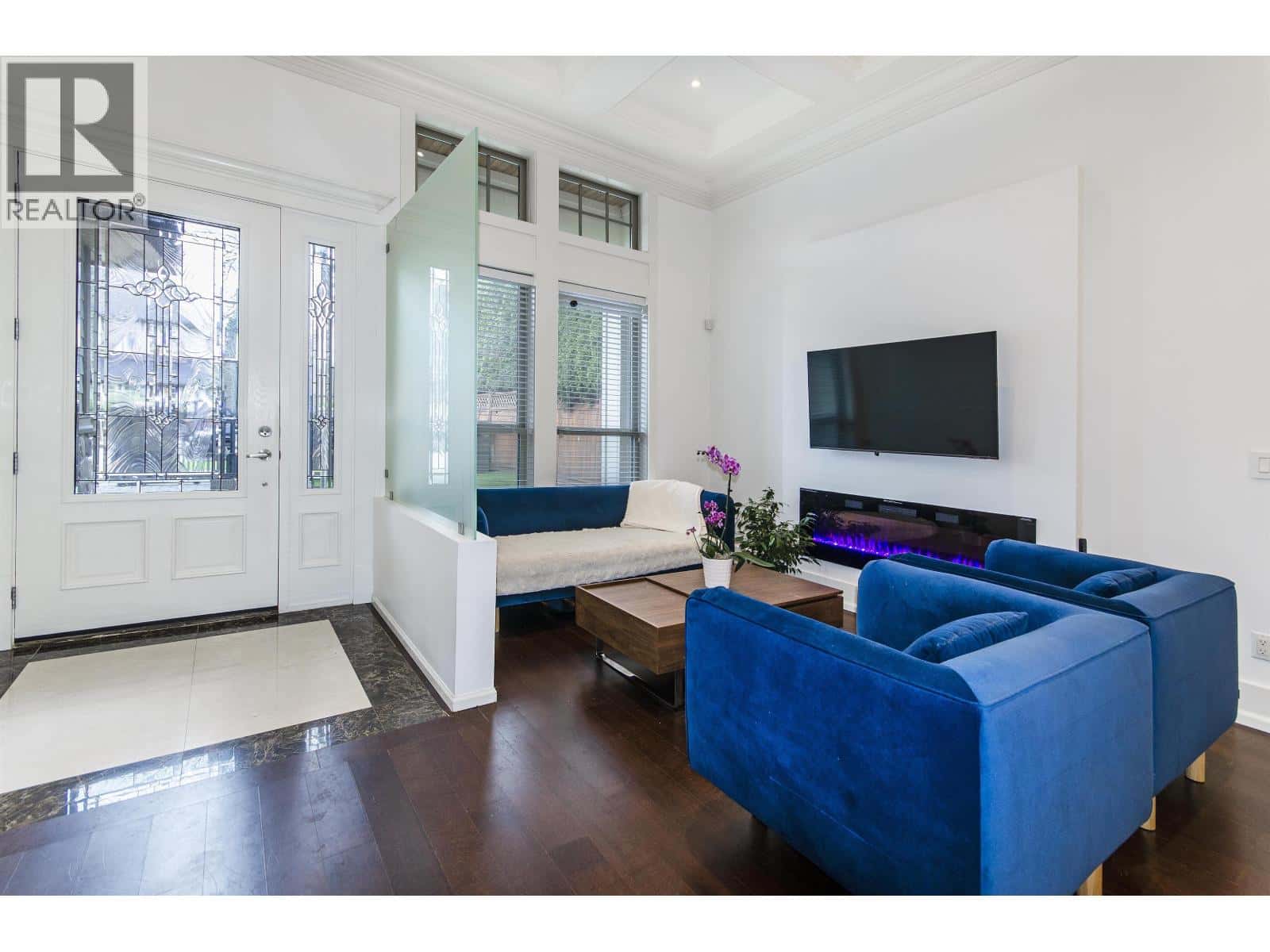 7682 ARMSTRONG STREET — Richmond, British Columbia - Photo 4 of 27