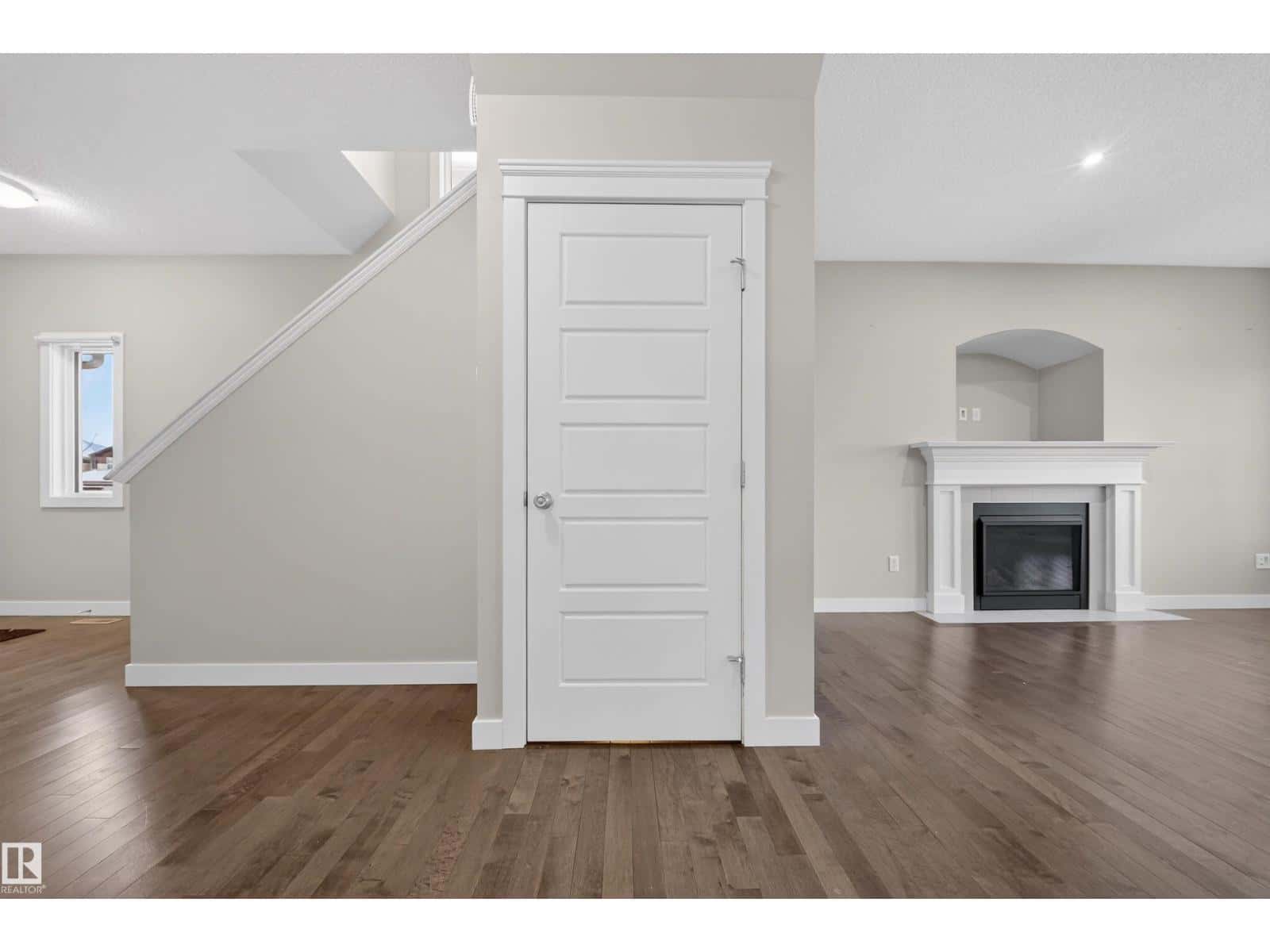 2302 CASEY CR SW — Edmonton, Alberta - Photo 5 of 27