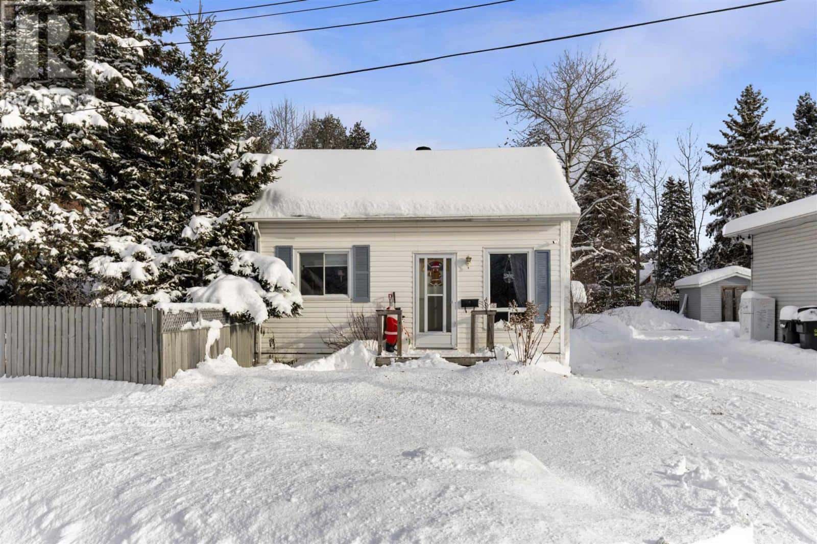 40 Fauquier AVE — Sault Ste. Marie, Ontario - Photo 2 of 14