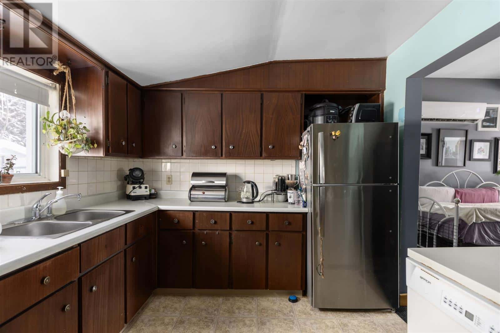 40 Fauquier AVE — Sault Ste. Marie, Ontario - Photo 4 of 14