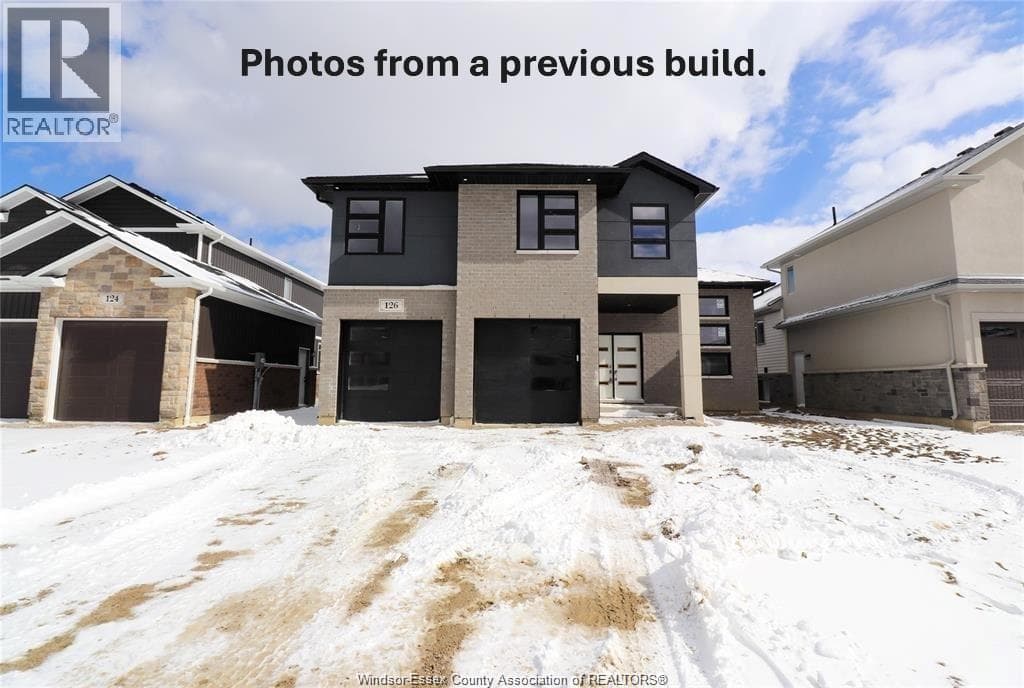 116 BLOOMINGTON — Chatham, Ontario - Main photo