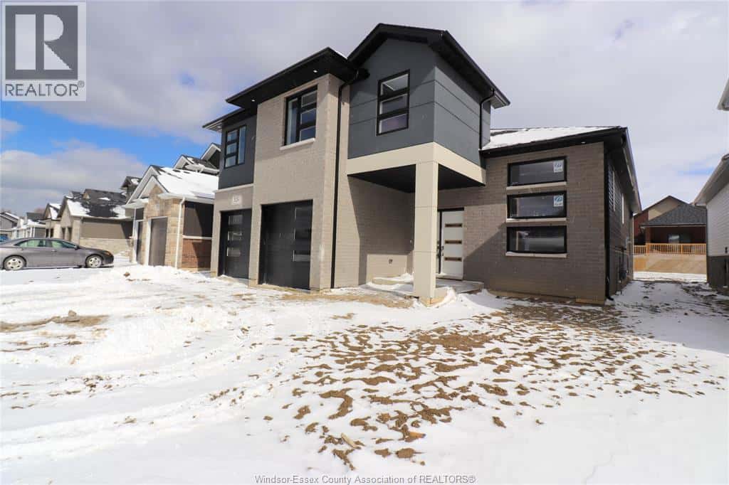 116 BLOOMINGTON — Chatham, Ontario - Photo 2 of 50