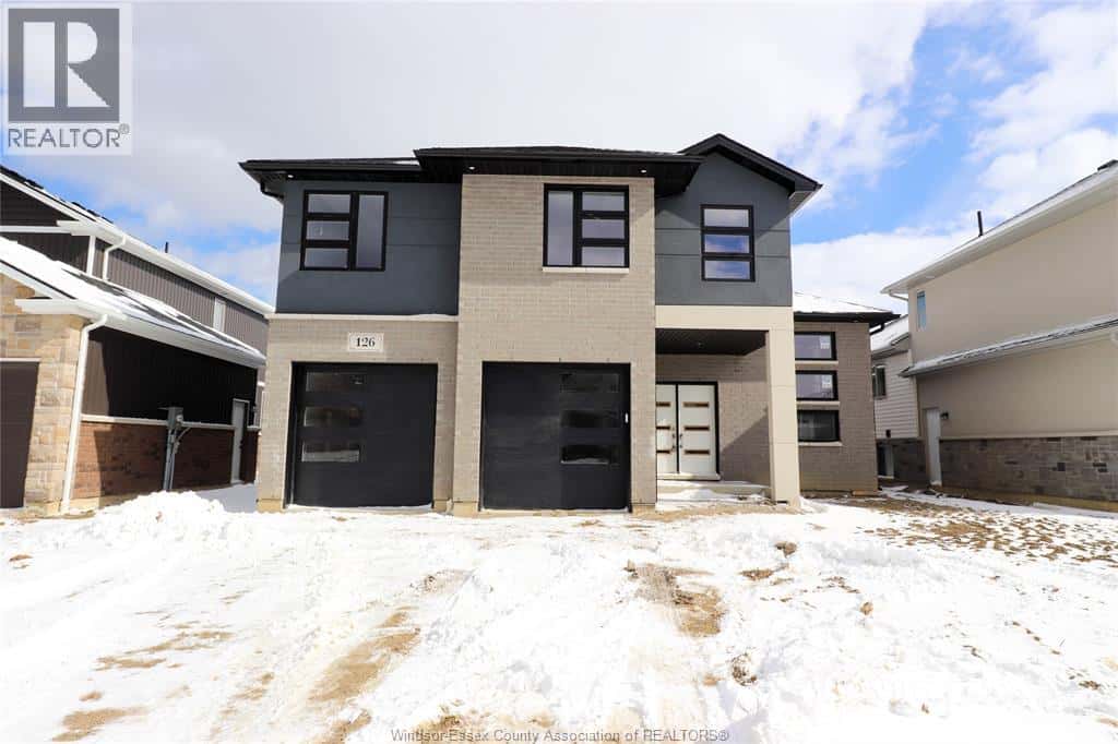 116 BLOOMINGTON — Chatham, Ontario - Photo 3 of 50